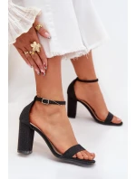 Dámske lesklé sandále na podpätku 1-215 Black - Queen VIVI