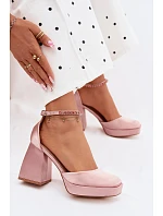 Sandály na podpatku s saténovým povrchem Šampaňské Calistae