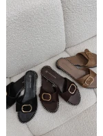 Dámské pantofle na ploché podešvi se zlatým sponou Czarne Selivelle