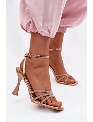 Sandále na podpätku model 226508 Vykročte štýlovo