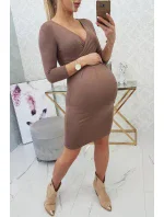 Priliehavé šaty s výrezom pod prsiami cappuccino Priliehavé šaty s výrezom pod prsiami cappuccino