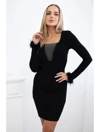 Pletené šaty s kožušinou na manžetách čiernej