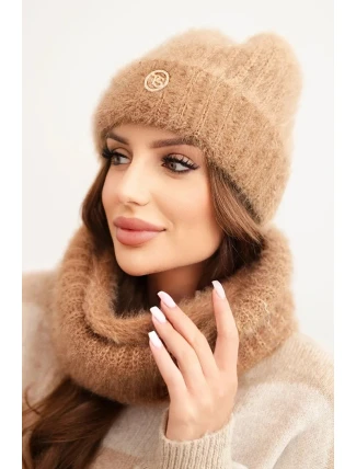 Dámska čiapka a zimný šál s emblémom ťavy