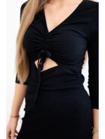 Rebrované šaty s viazaným výstrihom čiernej