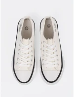 Praktické biele tenisky na platforme pre ženy Praktické biele tenisky na platforme pre ženy