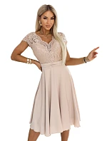 381-7 Éterické šifónové šaty LINDA s čipkovým výstrihom - béžové