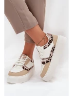 Športová obuv na platforme model 216469 Krok vo veľkom štýle Športová obuv na platforme model 216469 Krok vo veľkom štýle