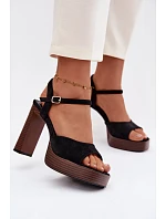 Sandále na podpätku model 226118 Krok vo veľkom štýle