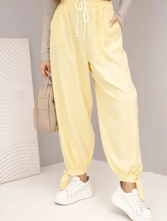 Dámske nohavice so širokými nohavicami a viazaním v spodnej časti žltej farby