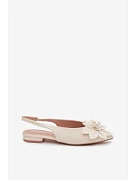 Dámské sandály na nízkém podpatku s dekorativním květem Jasnobeżowe Telivette