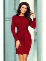 Dámske šaty v bordovej farbe so širokým opaskom k zaväzovanie model 6703279 Dámske šaty v bordovej farbe so širokým opaskom k zaväzovanie model 6703279