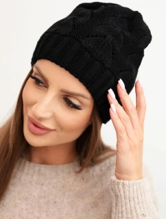 Dámska zimná čiapka s vlnou a štrukturálnou pleteninou K432 čierna