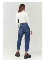 Model role 219741 Makadamia