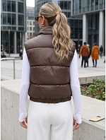 Krátka dámska vesta z ekologickej kože, hnedá, FashionStreet TY5732 Krátka dámska vesta z ekologickej kože, hnedá, FashionStreet TY5732