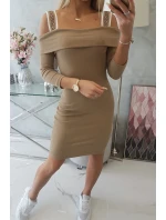 Ťavie šaty so širokými ramienkami