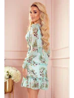 421-2 Šifónové šaty s volánmi a širokou gumou - KVETY na zelenom pozadí