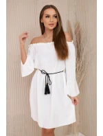 Šaty viazané v páse so šnúrkou ecru Šaty viazané v páse so šnúrkou ecru