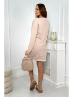 Šaty s vreckami a véčkovým výstrihom béžovej farby