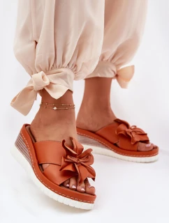 Skórzane Klapki Damskie Na Koturnie Z Ozdobnym Kwiatem Artiker 52C0505 Pomarańczowe