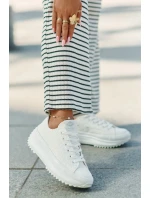 Trampki Damskie Z Haftem Na Platformie Lee Cooper LCW-25-31-3465L Białe