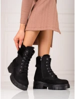 Pohodlné dámske členkové topánky čierne na plochom podpätku Pohodlné dámske členkové topánky čierne na plochom podpätku