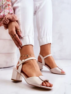 Sandále na podpätku model 212717 Vykročte štýlovo