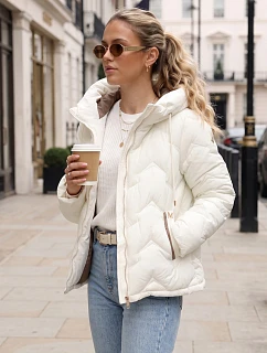 Dámska prešívaná bunda s kapucňou v farbe ecru, FashionStreet TY5942