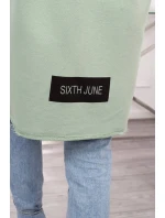 Pláštenka svetlomätovej farby s nápismi