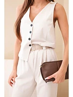 Dámsky elegantný set s vestou na gombíky a nohavicami béžovej farby