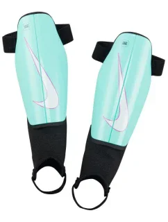 Futbalové chrániče Nike Charge DX4610-354