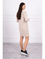 Rukoväť s béžovými šatami s potlačou