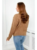 Sveter položený cez hlavu v diamantoch Ťava