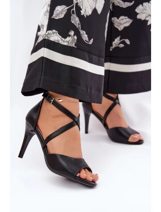 Sandále na podpätku model 211369 Vykročte štýlovo