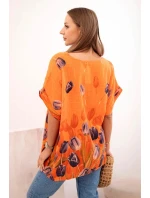 Dámske bavlnené tričko s oranžovým kvetinovým vzorom Dámske bavlnené tričko s oranžovým kvetinovým vzorom
