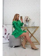 Šaty so zvislými volánmi svetlo zelené