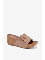 Kožené semišové dámské pantofle na platformě s ozdobným květinovým vzorem Zazoo 40312 Cappuccino