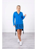 Nevädze modré šaty s kapucňou a potlačou