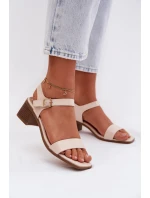 Sandále na podpätku model 225112 Vykročte štýlovo