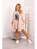 Šaty s potlačou a rozšírenou spodnou časťou béžovej