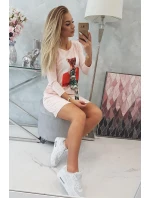 Pozoruhodné púdrovo ružové šaty s 3D grafikou