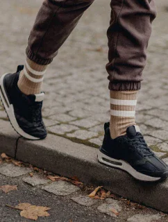 Netlačiace dámske rebrované ponožky W.995