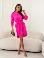 Elegantné šaty vo fuchsiovej farbe s otvoreným výstrihom (013) Elegantné šaty vo fuchsiovej farbe s otvoreným výstrihom (013)