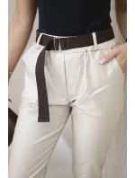 Voskované nohavice s opaskom béžovej farby Voskované nohavice s opaskom béžovej farby