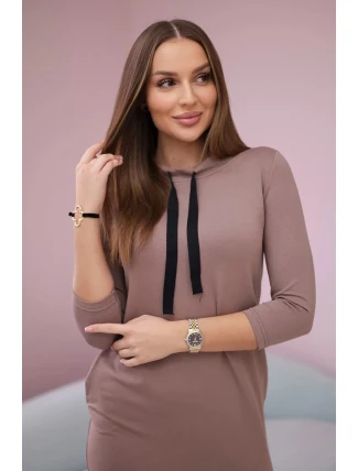 Šaty s viazaným moka výstrihom