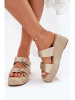 Klapki Damskie Na Koturnie Z Plecionką I Klamrami Złote Pasinea