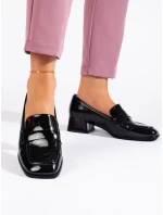 Originálne dámske mokasíny čiernej farby na širokom podpätku Originálne dámske mokasíny čiernej farby na širokom podpätku
