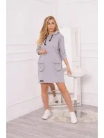 Šedé šaty s kapucňou