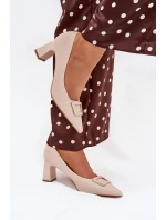 Dámske lodičky na širokom podpätku s ozdobnou prackou Seriva - béžové Dámske lodičky na širokom podpätku s ozdobnou prackou Seriva - béžové