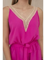 Krátky overal s ozdobnou fuksiovou čipkou