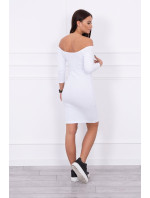 Priliehavé šaty - rebrované biele